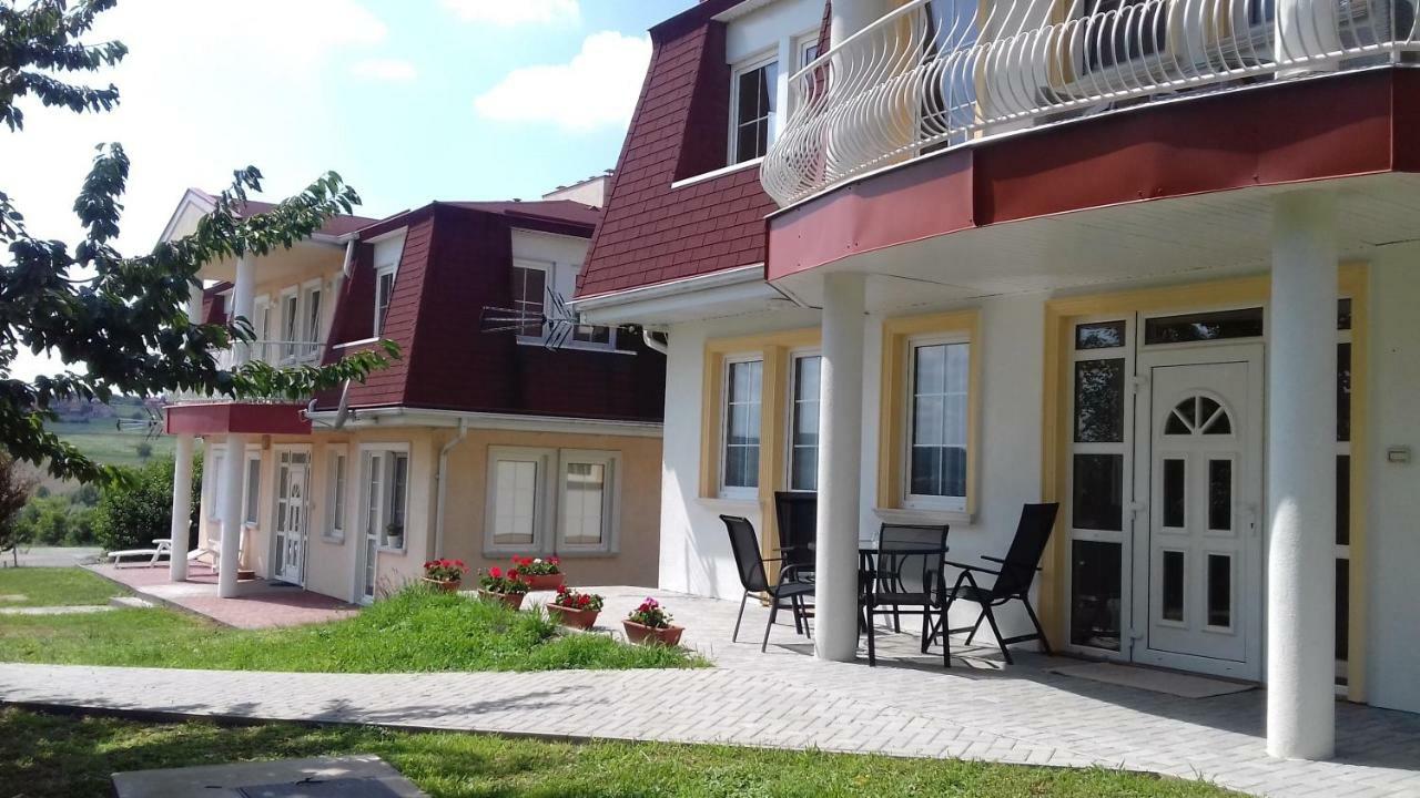 Benelise Apartman Heviz Ngoại thất bức ảnh