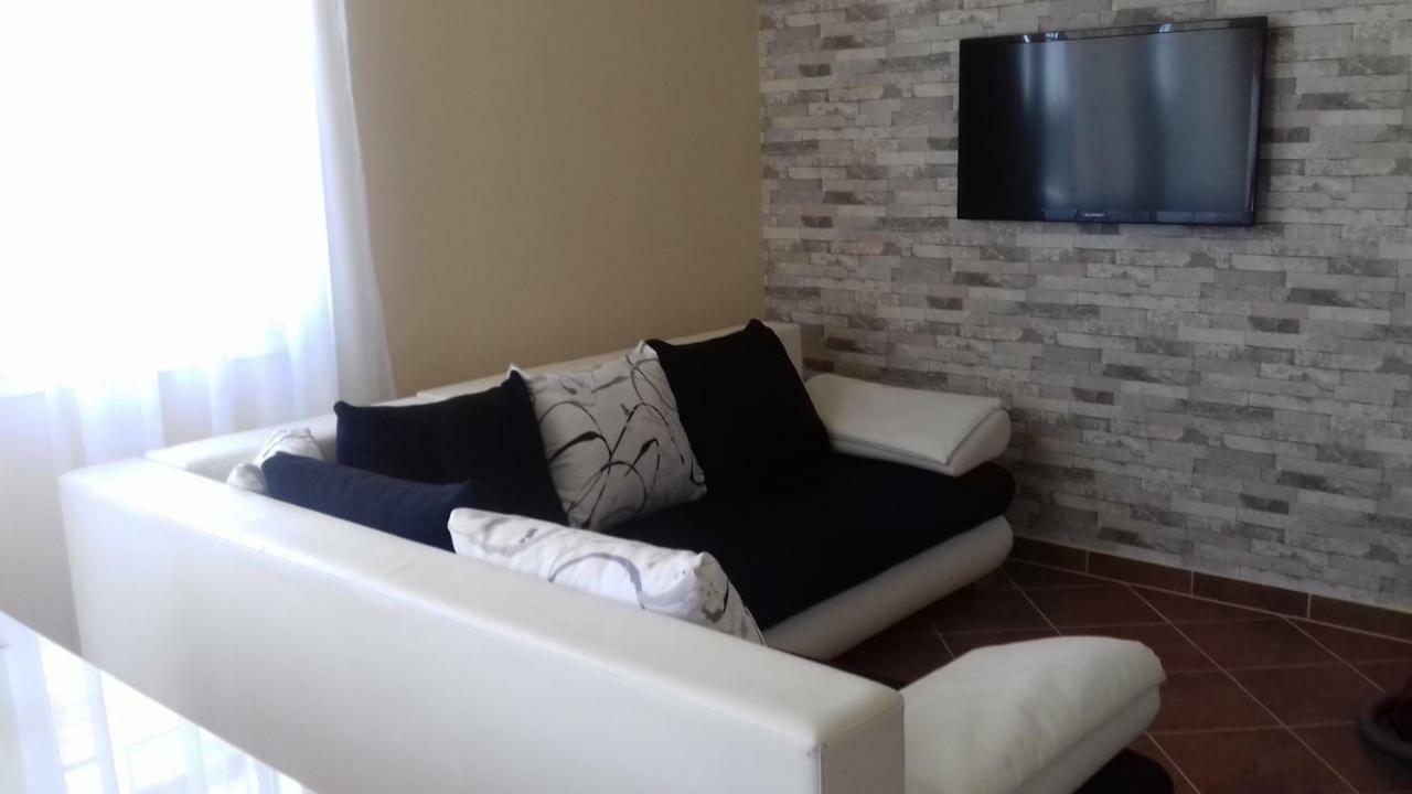 Benelise Apartman Heviz Ngoại thất bức ảnh