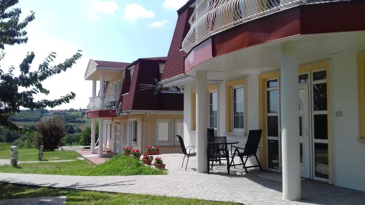 Benelise Apartman Heviz Ngoại thất bức ảnh
